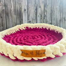 Load image into Gallery viewer, Crochet Pet Beds